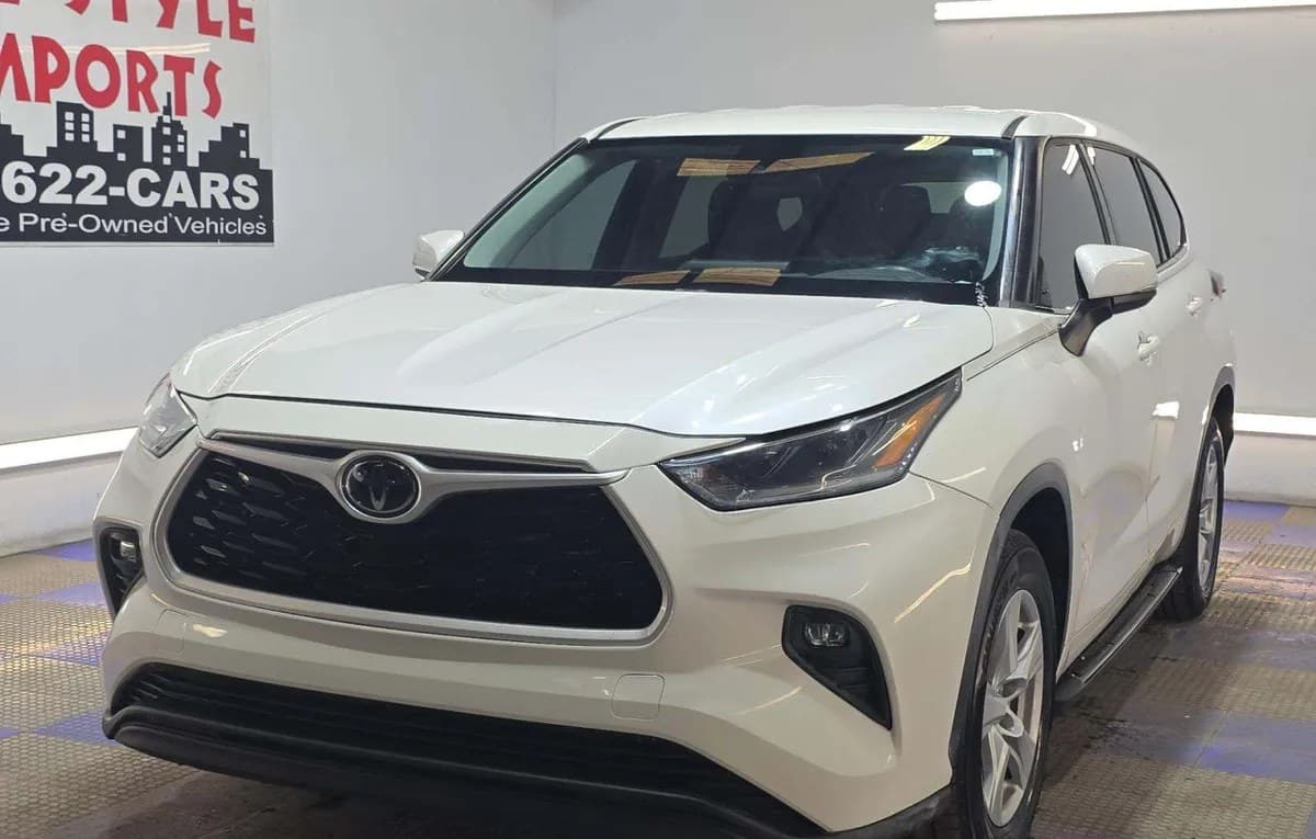 2021 TOYOTA HIGHLANDER LE 2