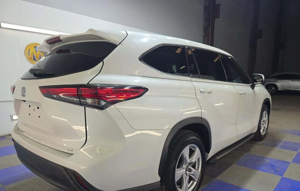 2021 TOYOTA HIGHLANDER LE 4