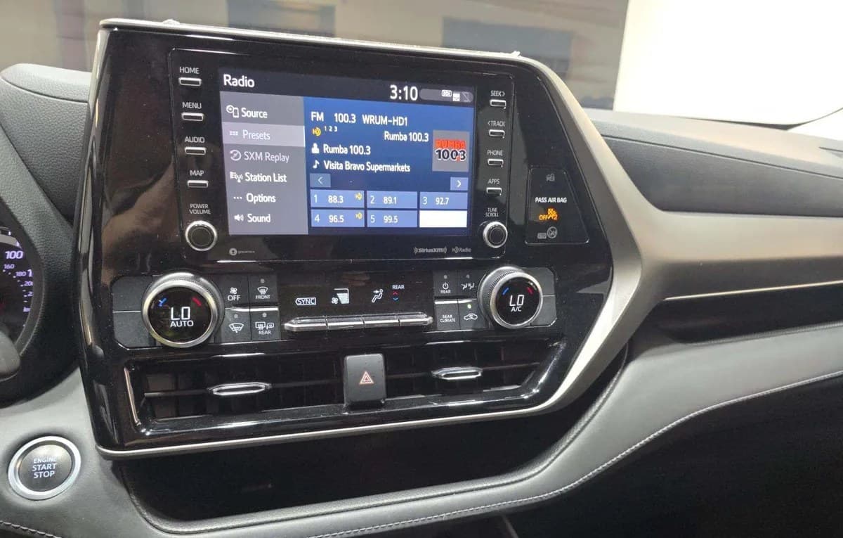 2021 TOYOTA HIGHLANDER LE 7