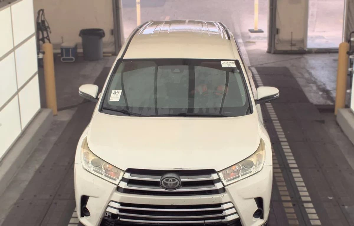 2017 TOYOTA HIGHLANDER LE 3