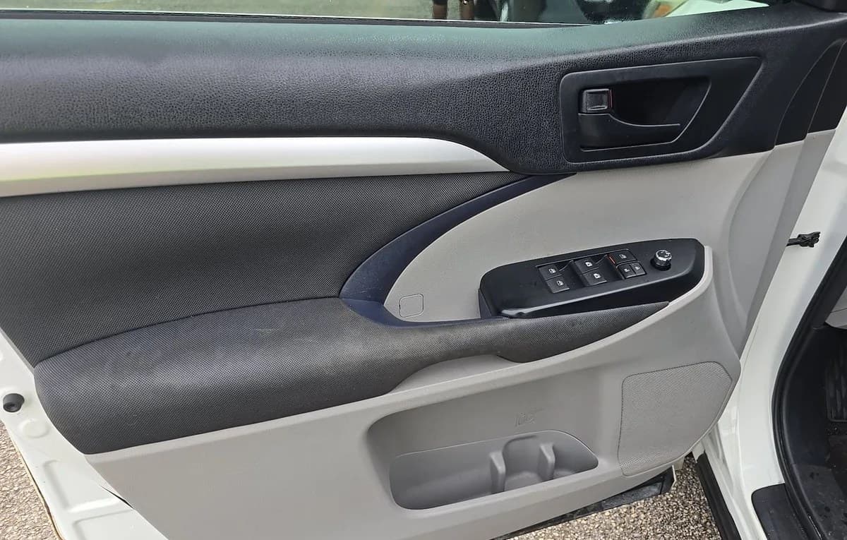 2017 TOYOTA HIGHLANDER LE 6