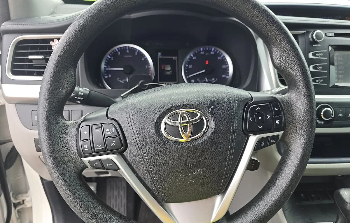2017 TOYOTA HIGHLANDER LE 7