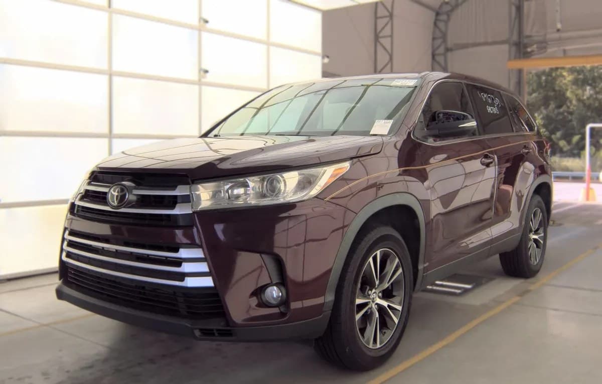 2019 TOYOTA HIGHLANDER LE Plus 2
