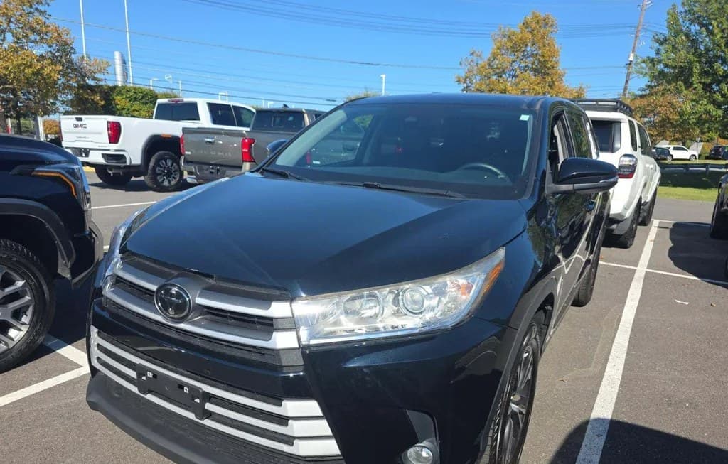 2017 TOYOTA HIGHLANDER LE PLUS