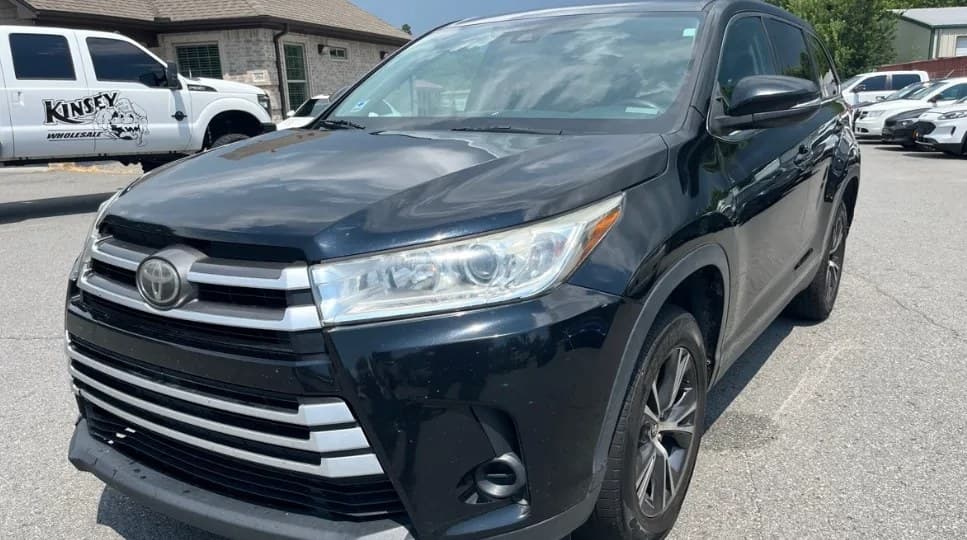 2019 TOYOTA HIGHLANDER LE 2
