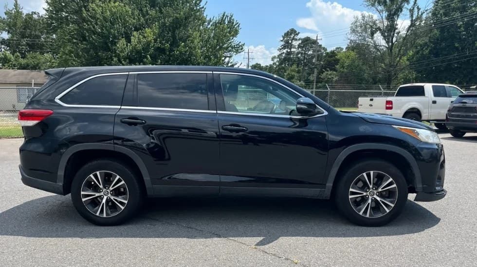 2019 TOYOTA HIGHLANDER LE 4