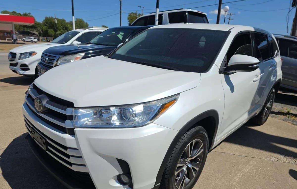 2017 TOYOTA HIGHLANDER LE Plus 2