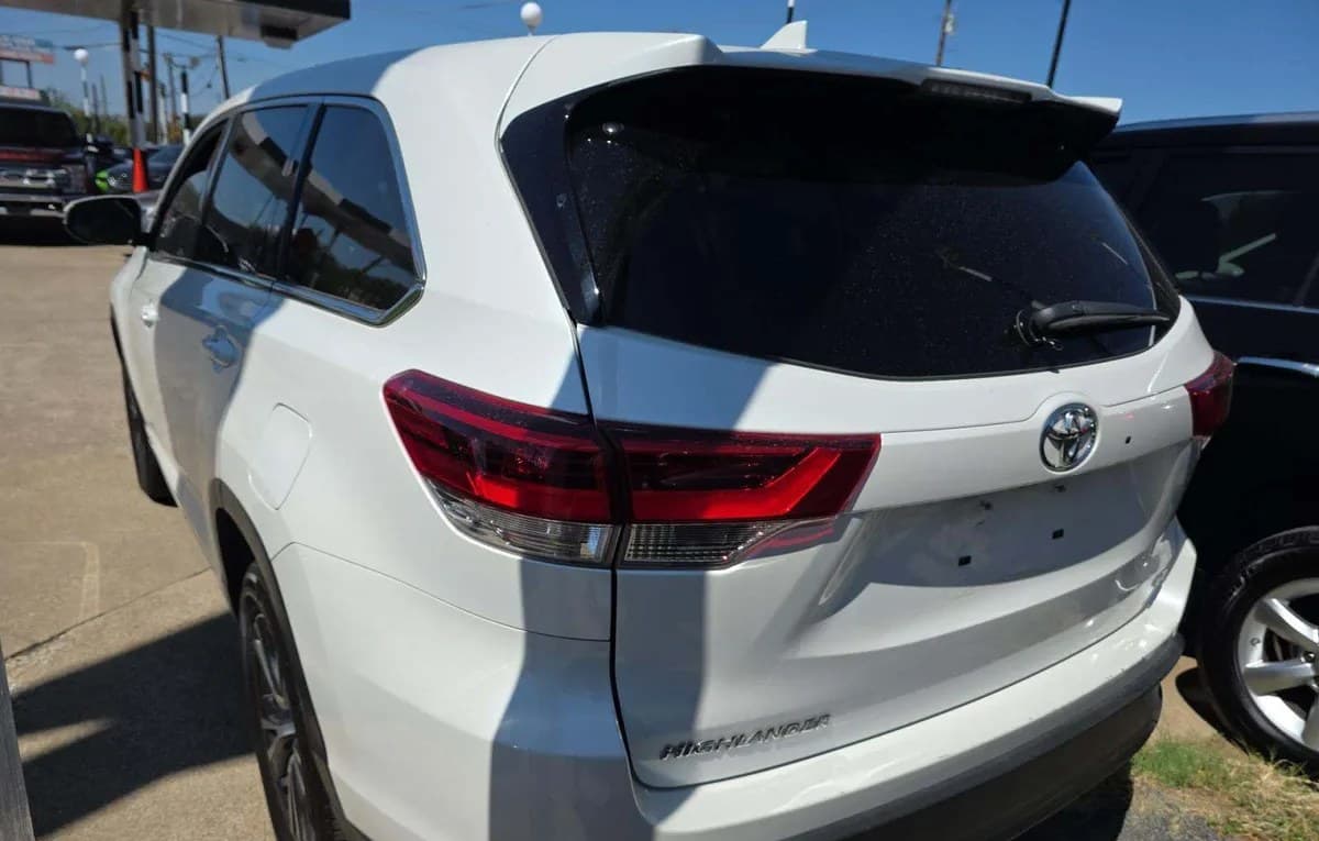 2017 TOYOTA HIGHLANDER LE Plus 3