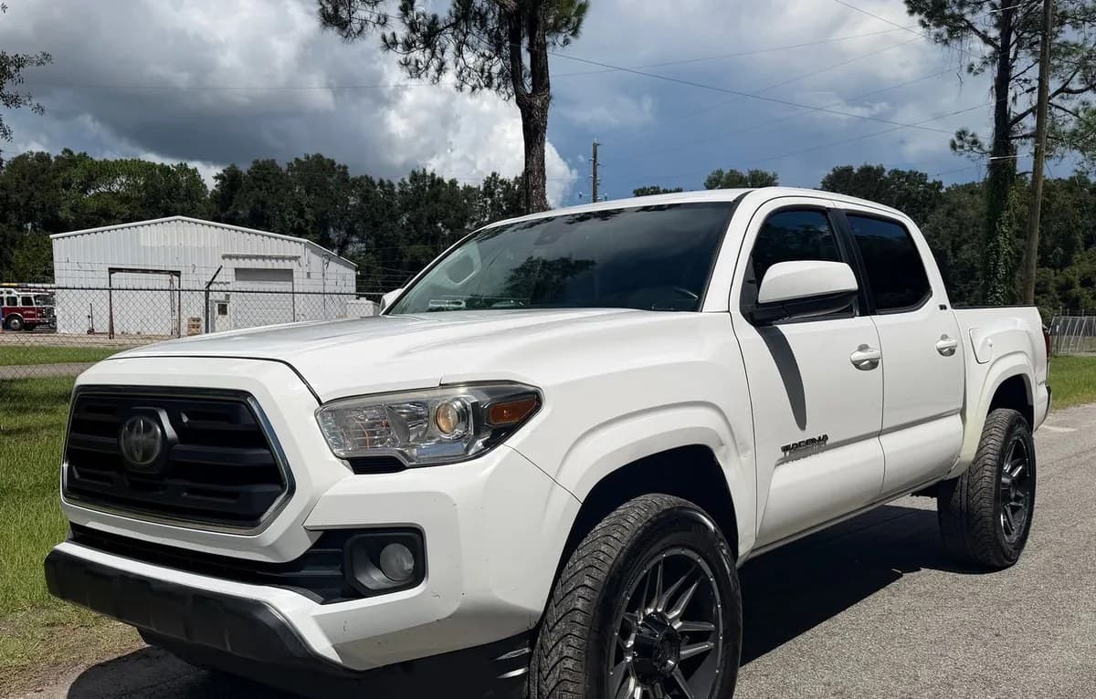 2019 TOYOTA TACOMA SR5 CREW CAB MEDIUM BED 4