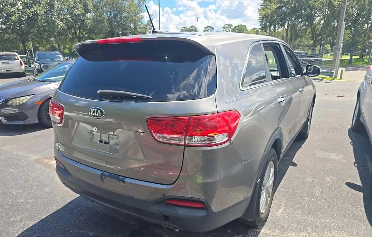 2017 KIA SORENTO L 4