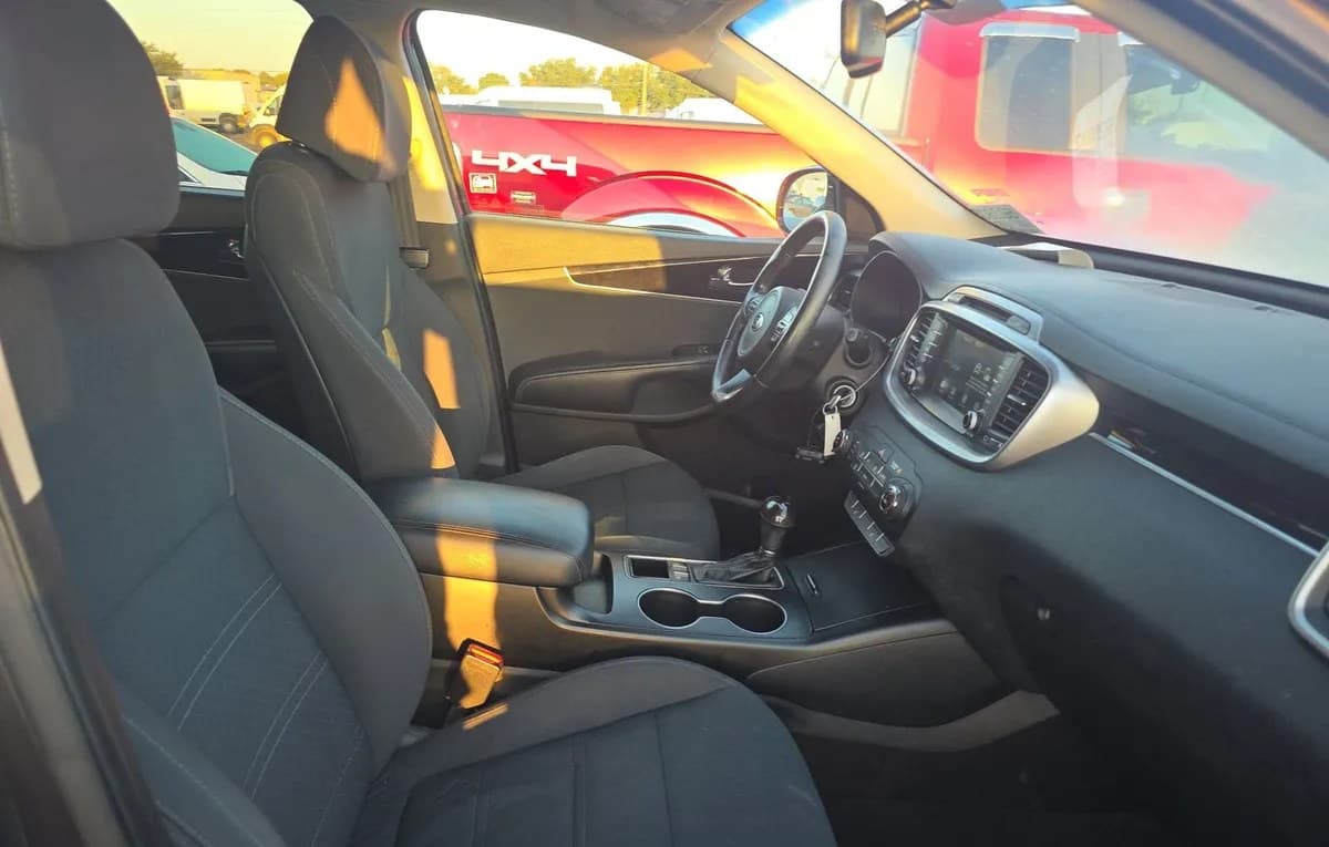 2017 KIA SORENTO LX 4