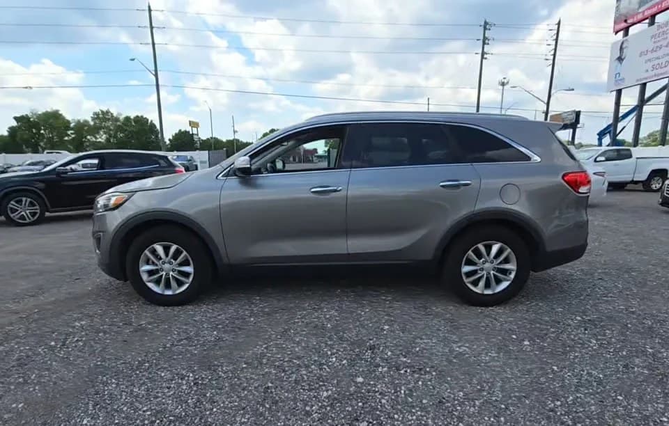 2017 KIA SORENTO LX 4