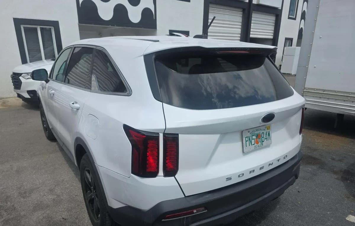 2021 KIA SORENTO LX 3