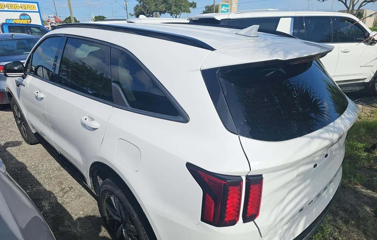 2022 KIA SORENTO S 3