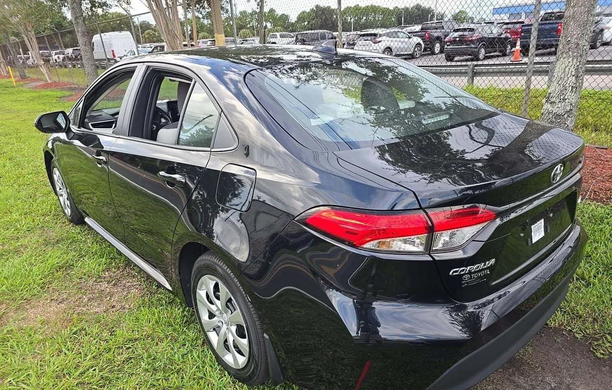 2025 TOYOTA COROLLA LE 4