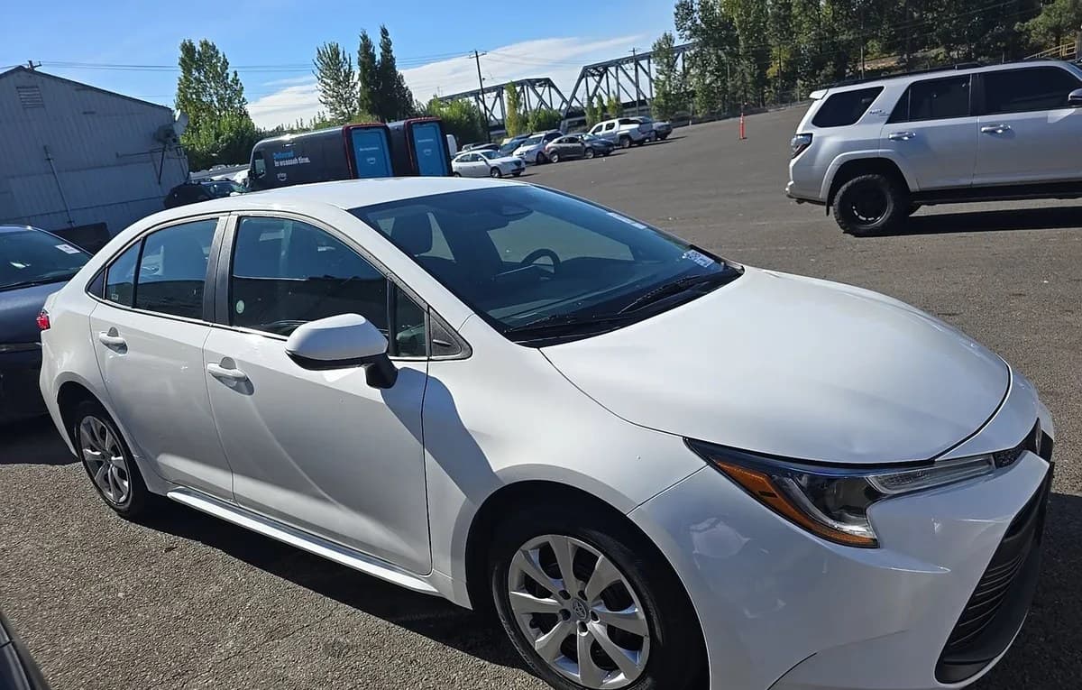2025 TOYOTA COROLLA LE 4