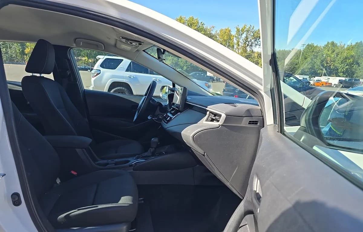 2025 TOYOTA COROLLA LE 5