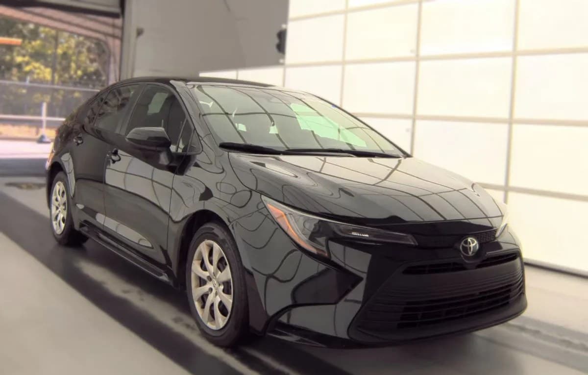 2025 TOYOTA COROLLA LE SEDAN 4