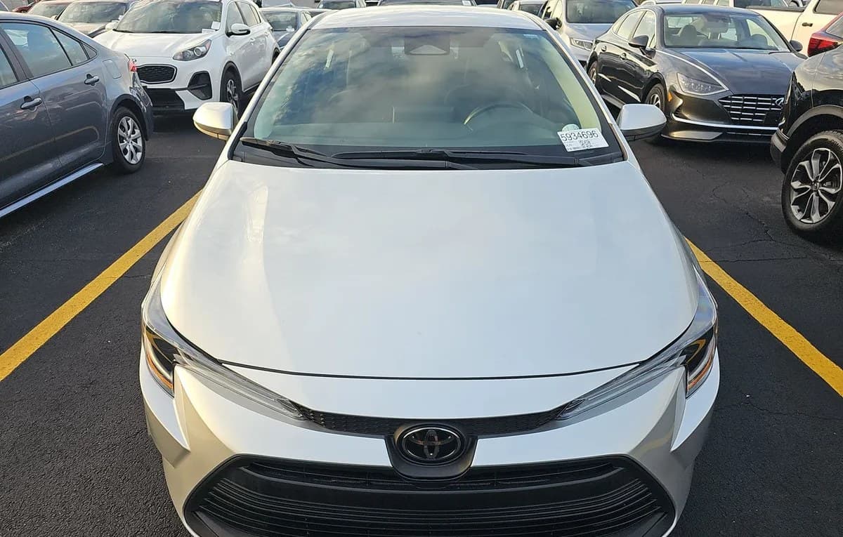2026 TOYOTA COROLLA LE 3