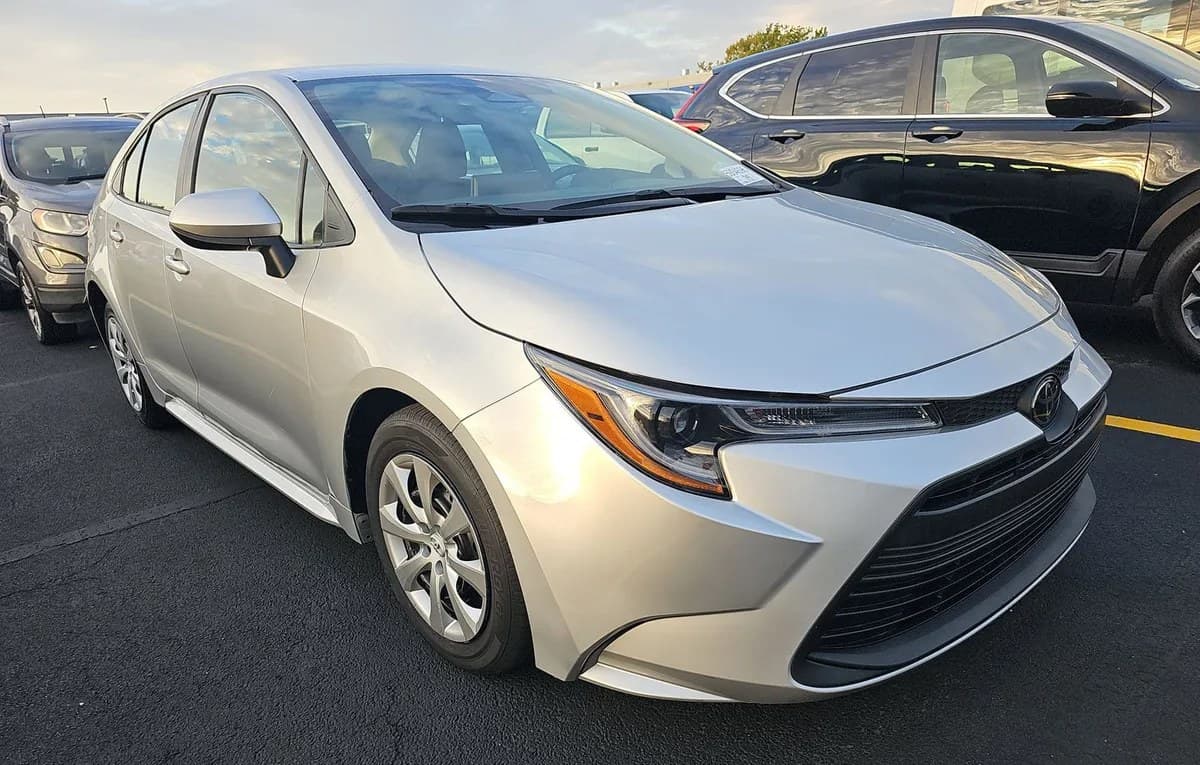 2026 TOYOTA COROLLA LE 4