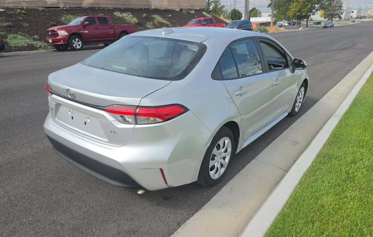 2024 TOYOTA COROLLA LE 4