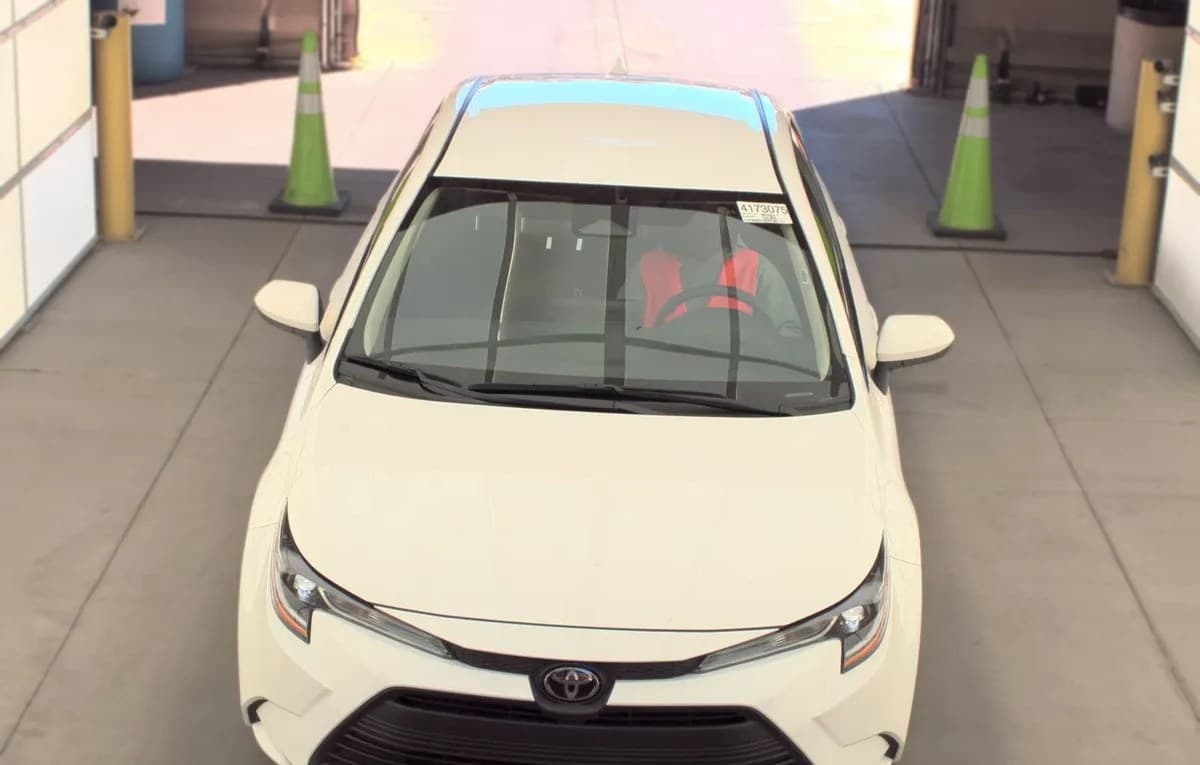 2025 TOYOTA COROLLA LE SEDAN 3