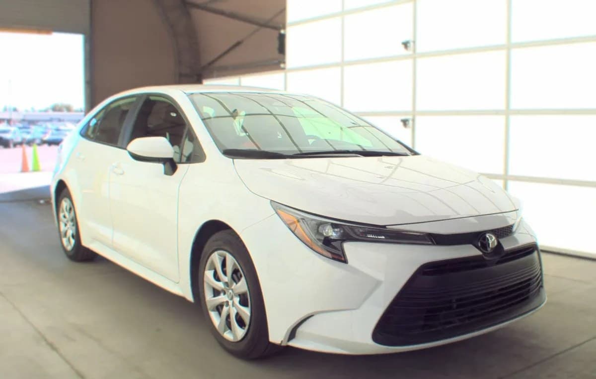 2025 TOYOTA COROLLA LE SEDAN 4