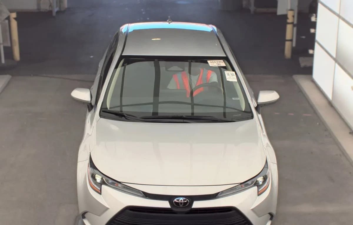 2025 TOYOTA COROLLA LE SEDAN 3