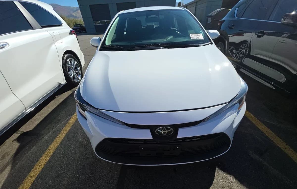 2024 TOYOTA COROLLA LE 3