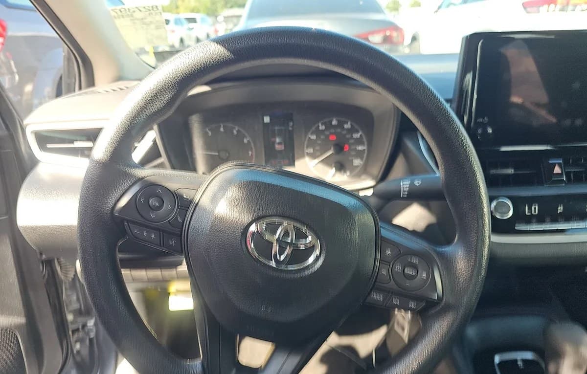 2025 TOYOTA COROLLA LE 7