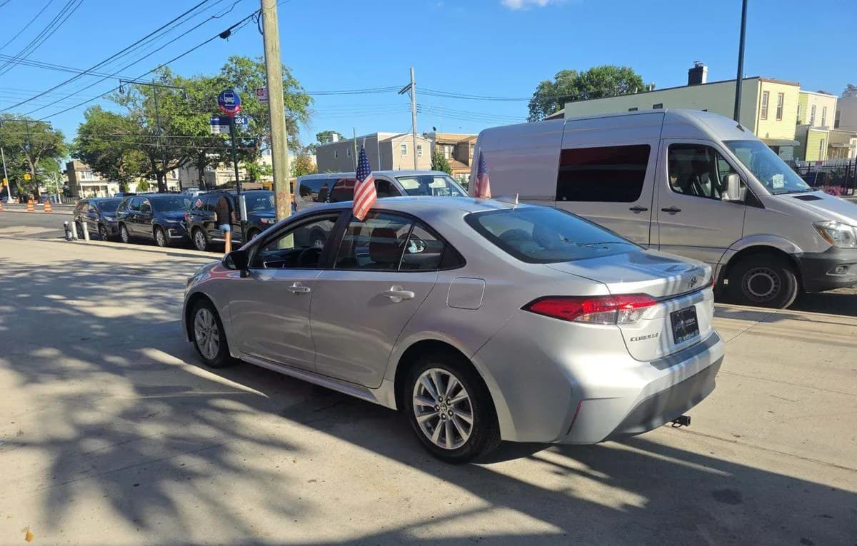 2023 TOYOTA COROLLA LE 3