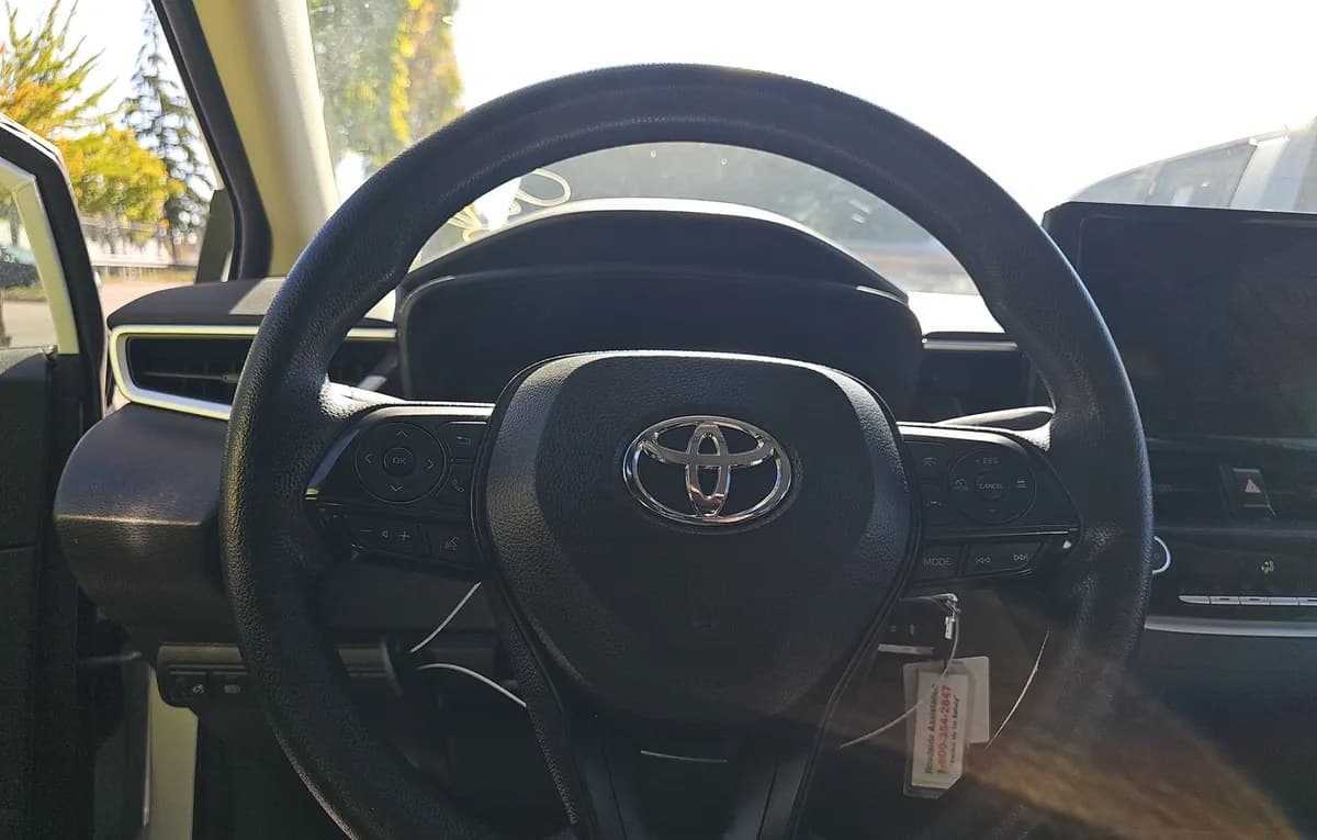 2025 TOYOTA COROLLA LE 7