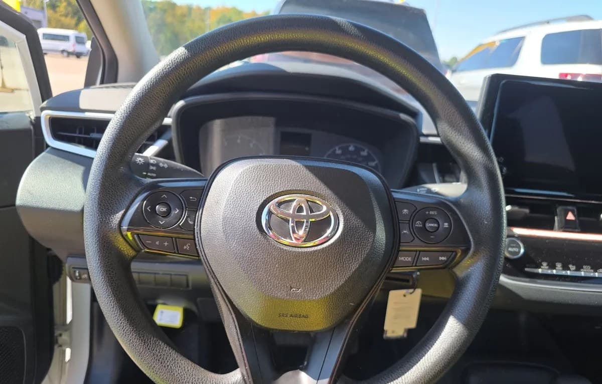 2025 TOYOTA COROLLA LE 7