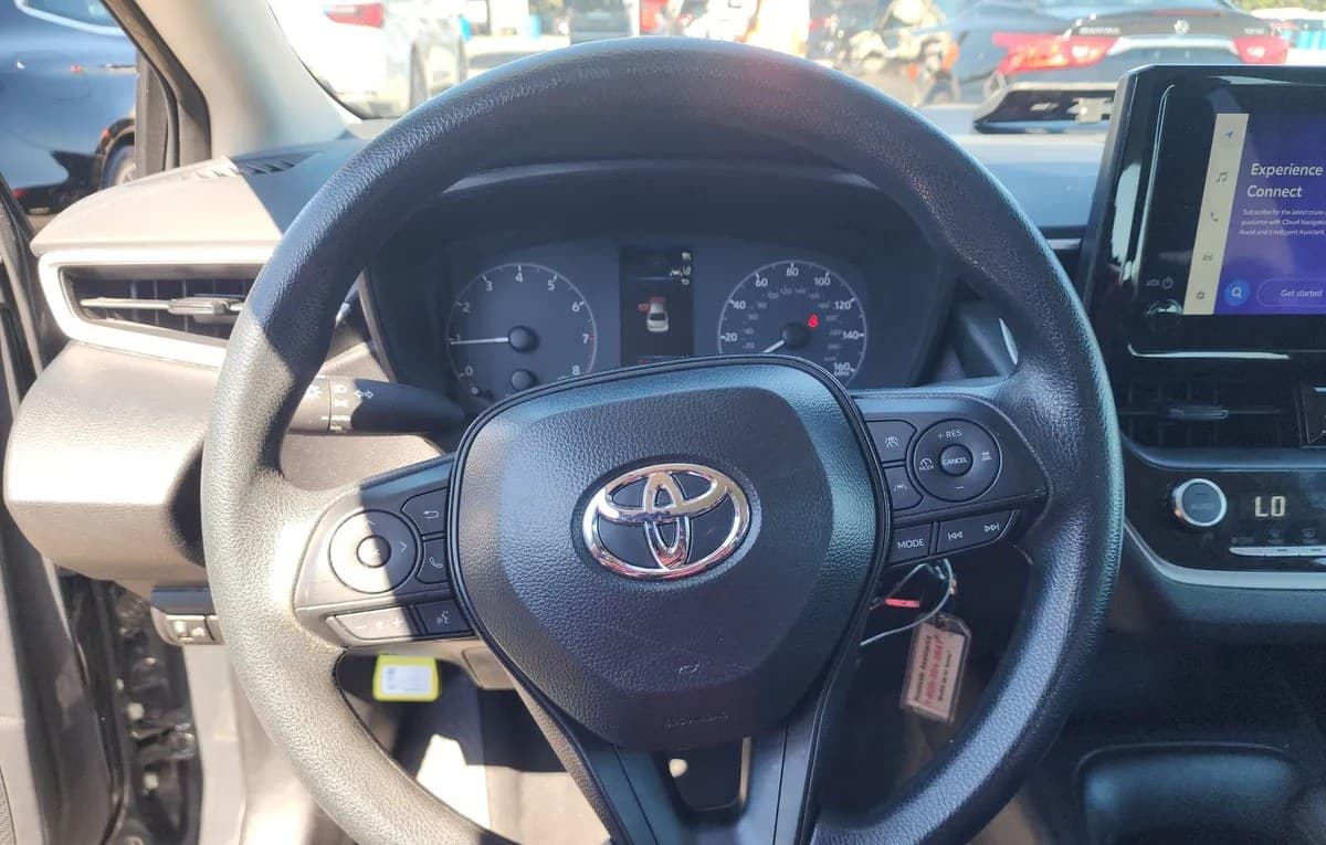 2025 TOYOTA COROLLA LE 7