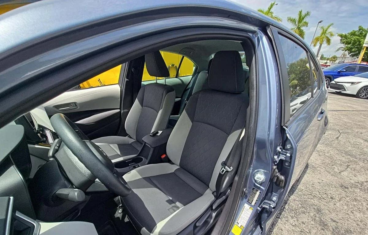 2025 TOYOTA COROLLA LE 4