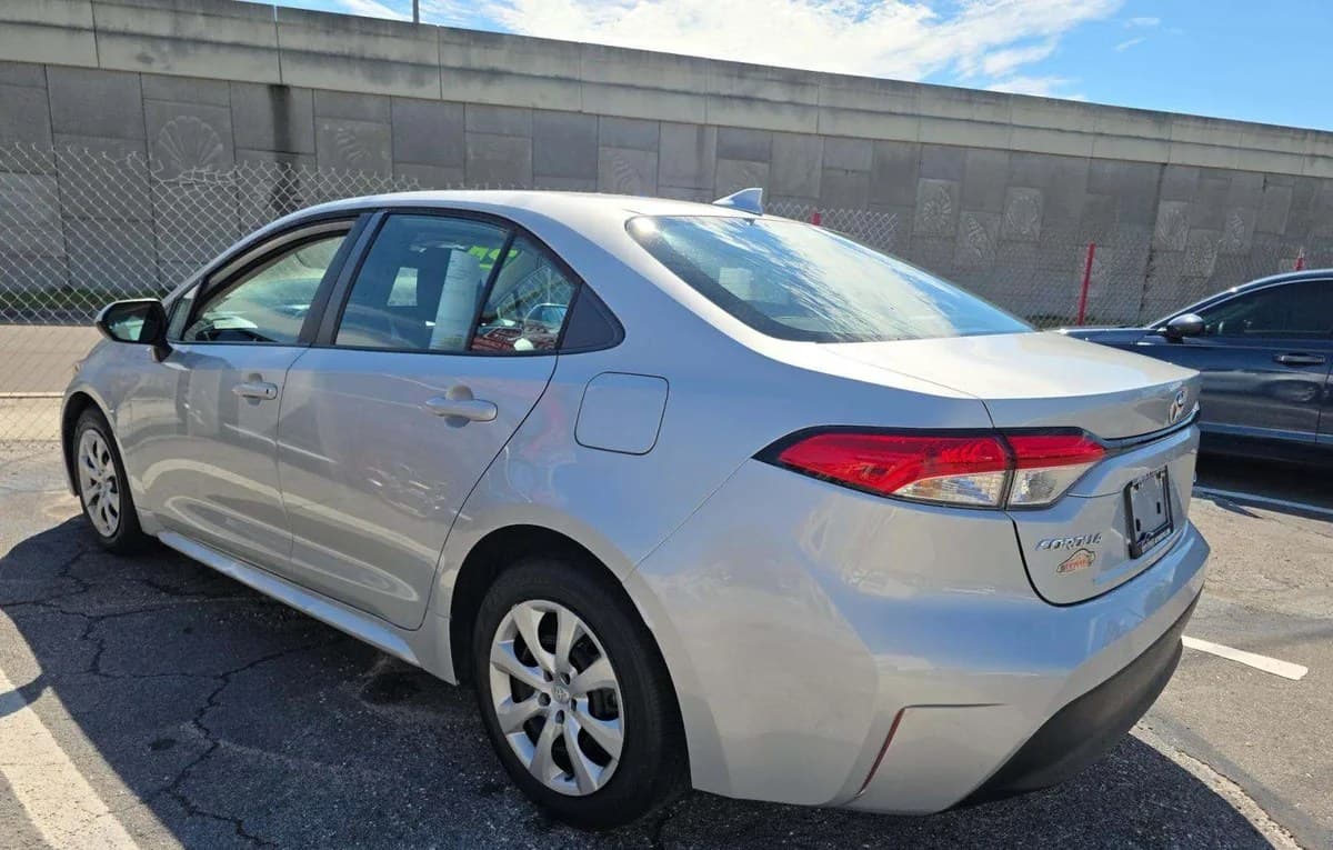2024 TOYOTA COROLLA LE 3