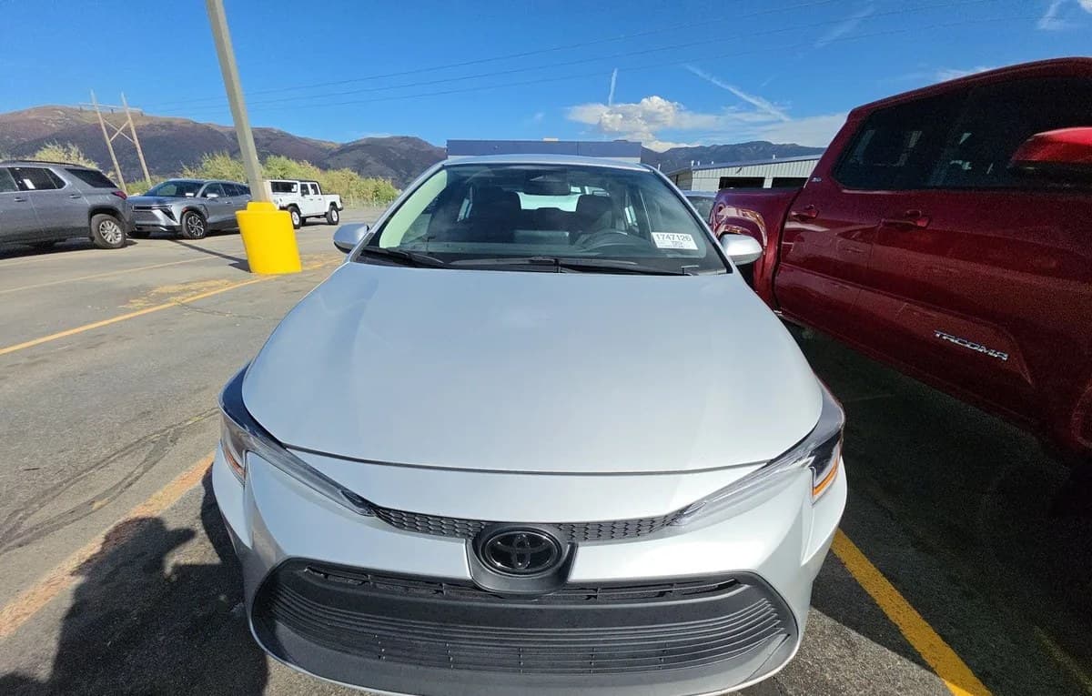 2025 TOYOTA COROLLA LE 3