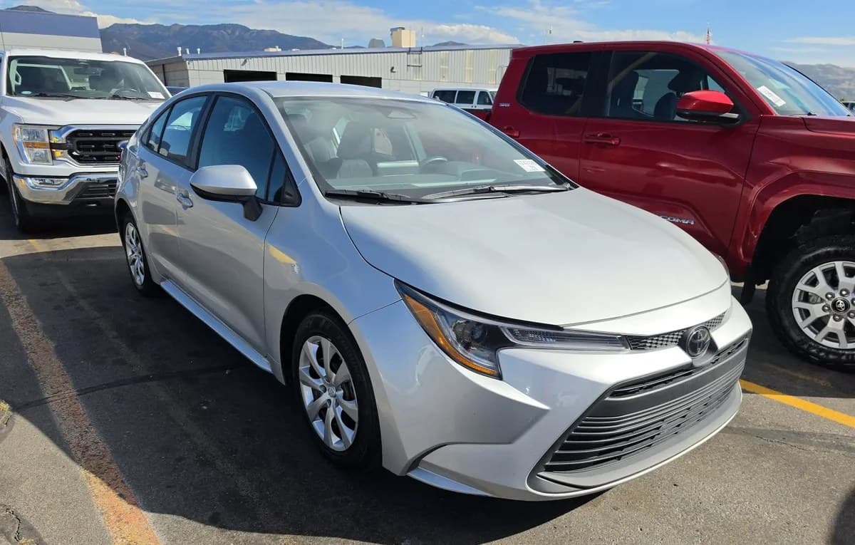 2025 TOYOTA COROLLA LE 4