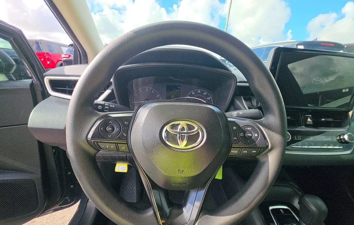 2025 TOYOTA COROLLA LE 7