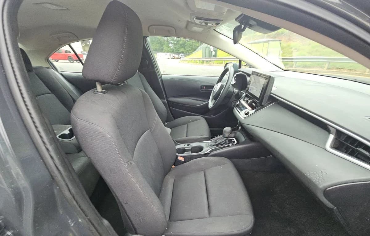 2026 TOYOTA COROLLA LE 5