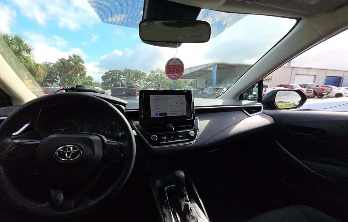 2024 TOYOTA COROLLA LE 7