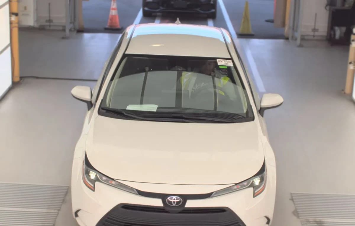 2025 TOYOTA COROLLA LE 3
