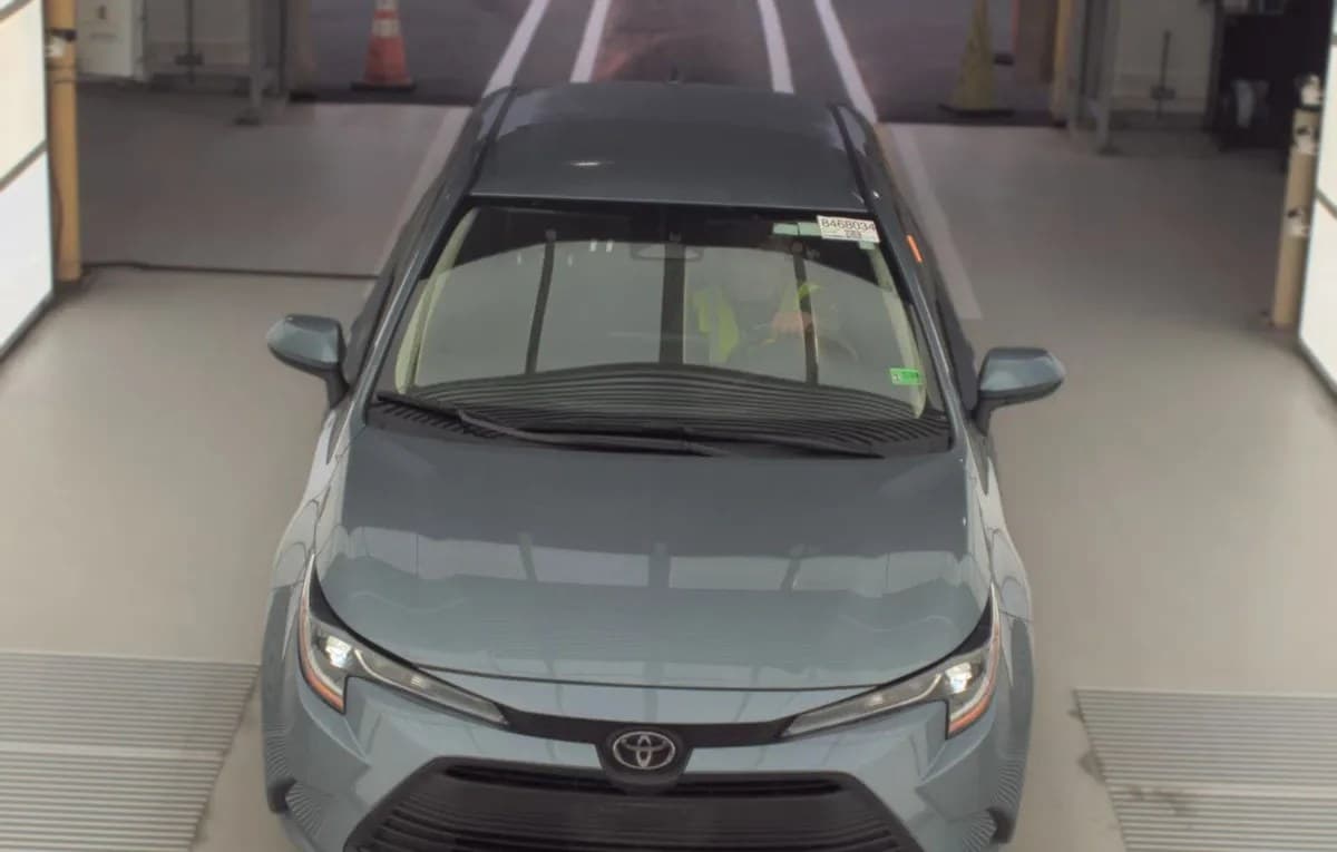 2025 TOYOTA COROLLA LE 3