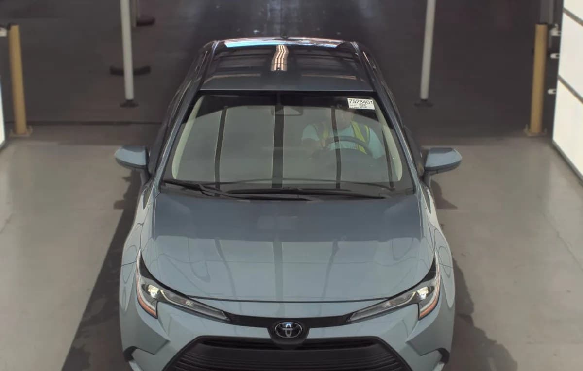 2025 TOYOTA COROLLA LE SEDAN 3
