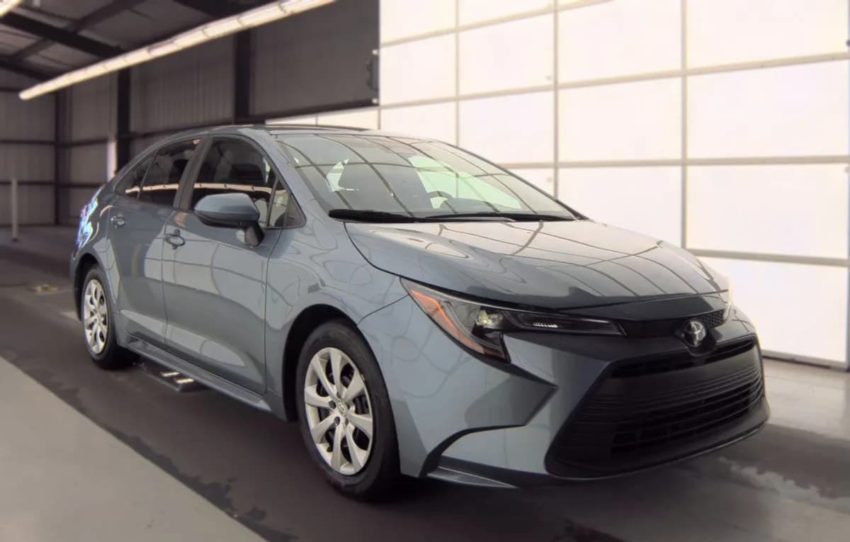 2025 TOYOTA COROLLA LE SEDAN 4