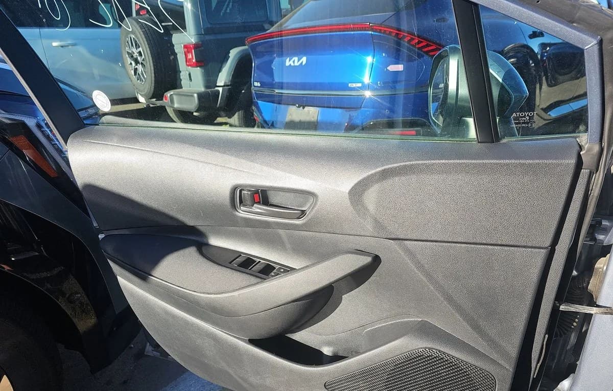 2025 TOYOTA COROLLA LE 6