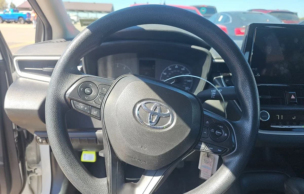 2025 TOYOTA COROLLA LE 7