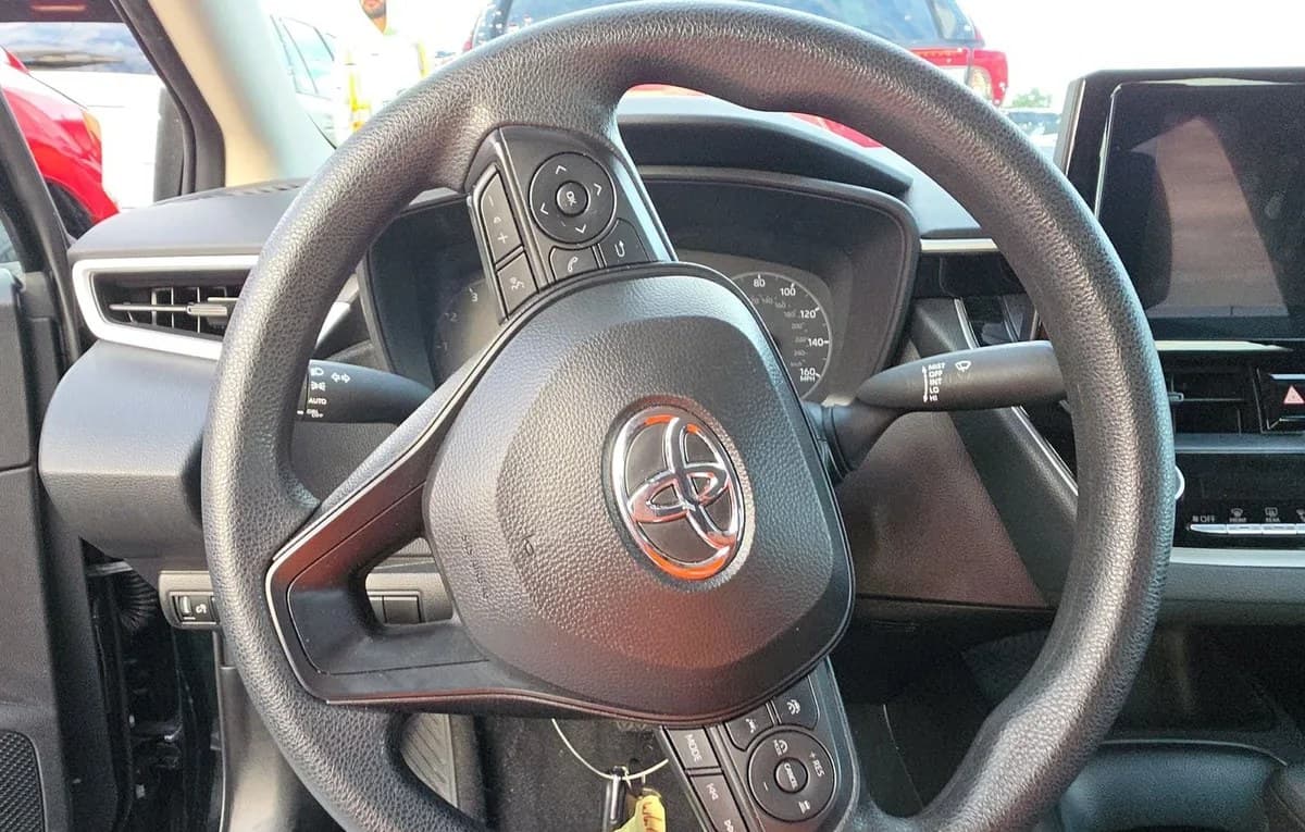 2025 TOYOTA COROLLA LE 7
