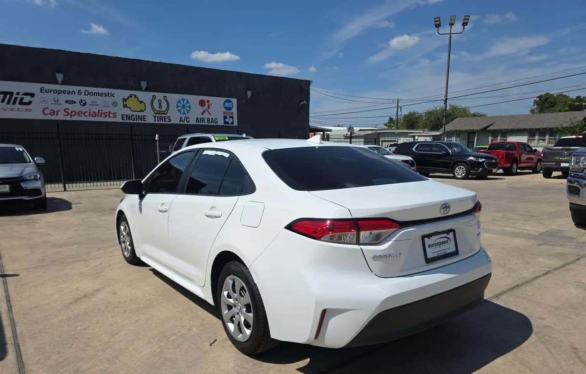 2023 TOYOTA COROLLA LE 3