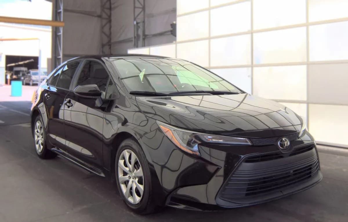 2025 TOYOTA COROLLA LE SEDAN 4